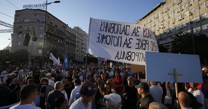 Sırp lider Vucic, lityum protestocularını “azınlık” olarak nitelendirdi