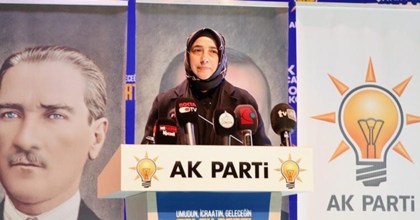 “Her şeyi paraya bağlıyorsunuz” sözleriyle tepkilere yol açan Özlem Zengin’in açıklaması: “Belediyeler CHP’nin değil mi?” – Son dakika siyasi haberler