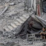 Katil İsrail, Gazze’de tarihi eserlerin bulunduğu binanın yer aldığı bölgeyi bombaladı
