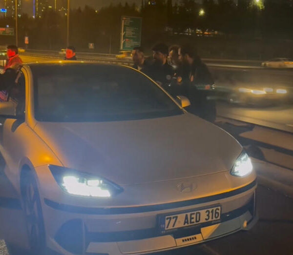 TEM Otoyolu’nda aracını bırakıp uykuya yattı