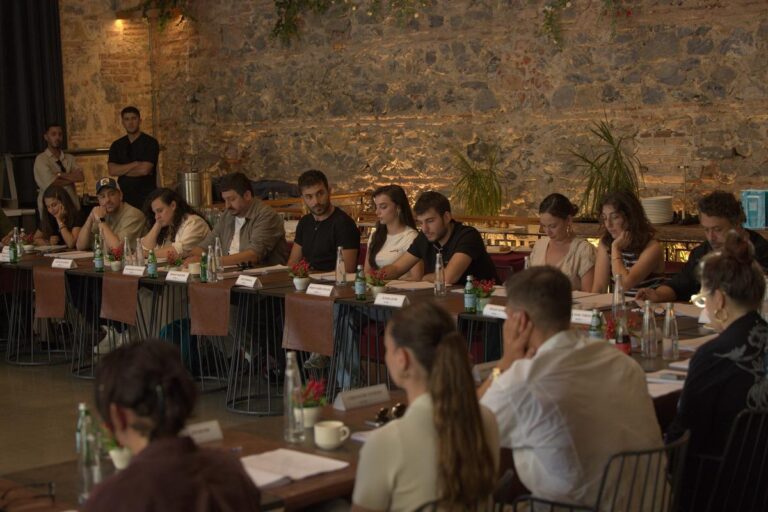 “Anne Yarısı” oyuncuları okuma provasında bir araya geldi! Cihangir Ceyhan ve  Burcu Özberk başrolde
